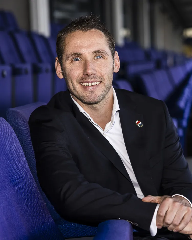 Commercieel bouwen aan stabiliteit, gedragen door de vriendschapsband