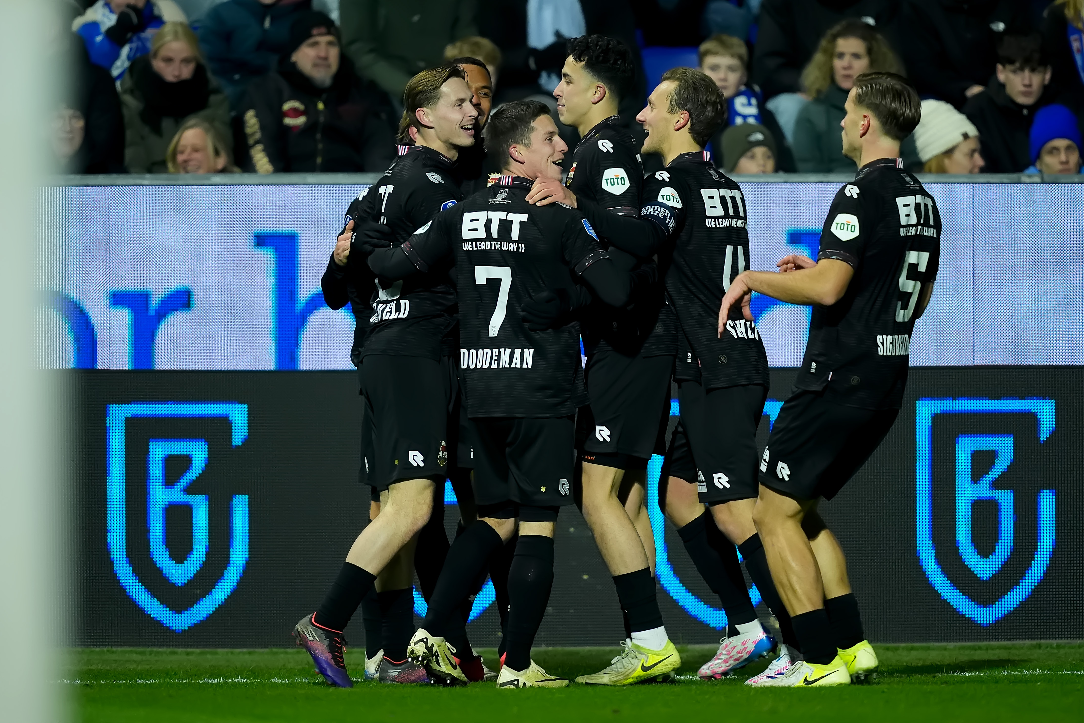 Willem II na het doelpunt in Zwolle