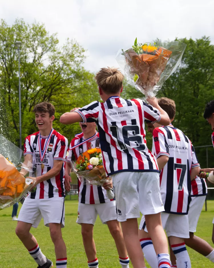 Willem II O15 grijpt titel en promoveert