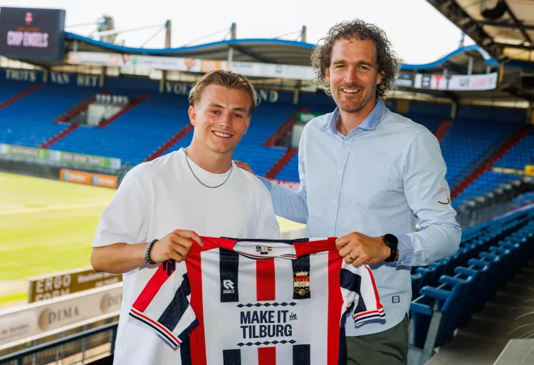 Engels, Matoug en Soree tekenen contract
