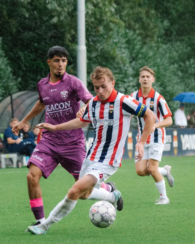 Winst in eerste officiële wedstrijd van het seizoen na knotsgekke slotfase