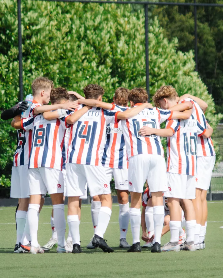 Willem II O18 start overtuigend in bekerwedstrijd tegen MVV O18