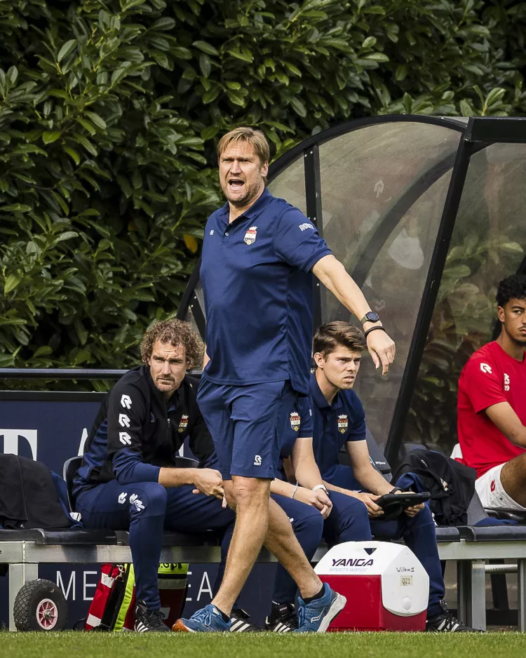 O21 dendert door!