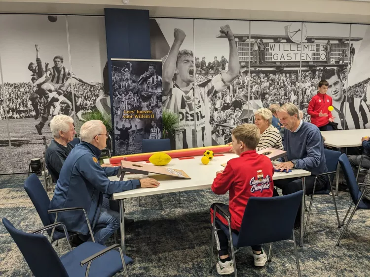 Community Champions op bezoek bij Football Memories