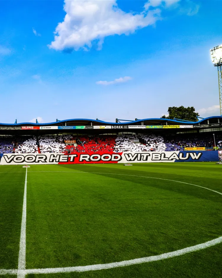 Wij rechten altijd de rug.