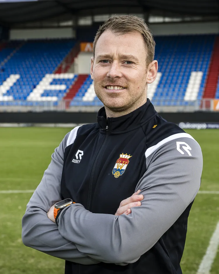 Pim Hendrix tekent meerjarig contract en treedt toe tot technische staf