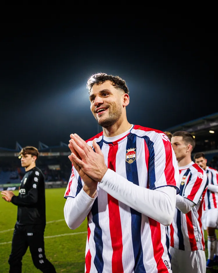 Raffael Behounek op de sokkel