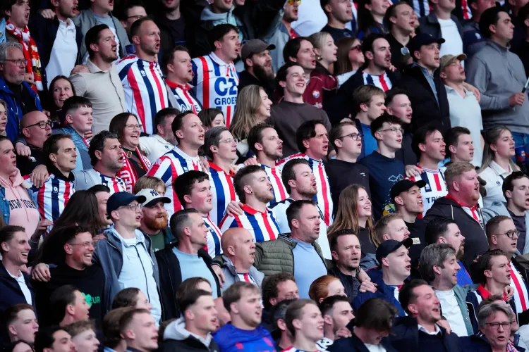Aftrap in Volendam om 16.30 uur, mét uitsupporters