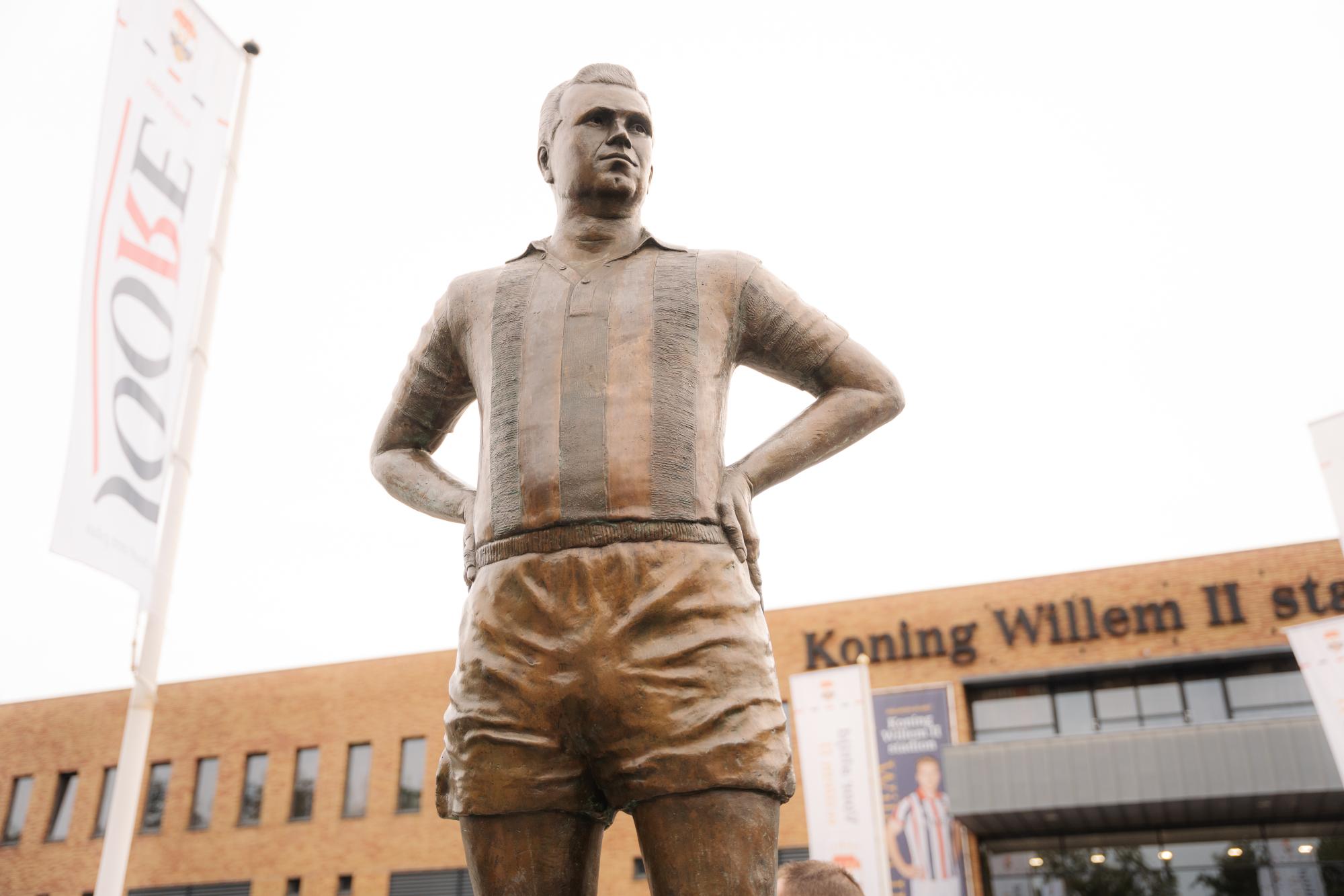 Jan van Roesselstandbeeld is terug! Willem II